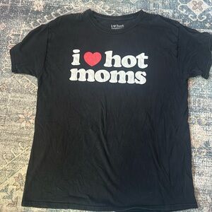 I Love Hot Moms Dunny Duncan Black T-Shirt